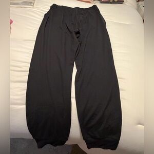 ⚠️⚠️ Fabletics relaxed black joggers in size XL ‼️